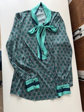 Hawes & Curtis Fitted Bow Blouse | Used Once